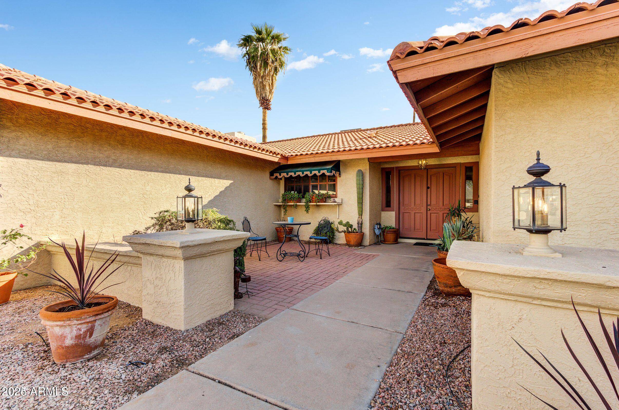 Phoenix, AZ 85032,15863 N 46TH Place