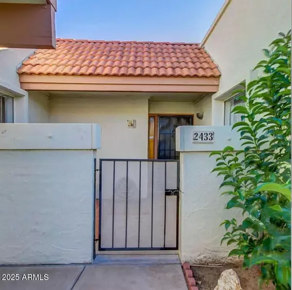 2433 W EUGIE Avenue, Phoenix, AZ 85029