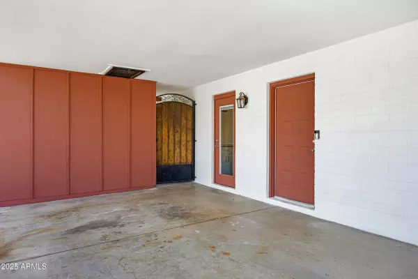 Tempe, AZ 85283,5371 S COUNTRY CLUB Way