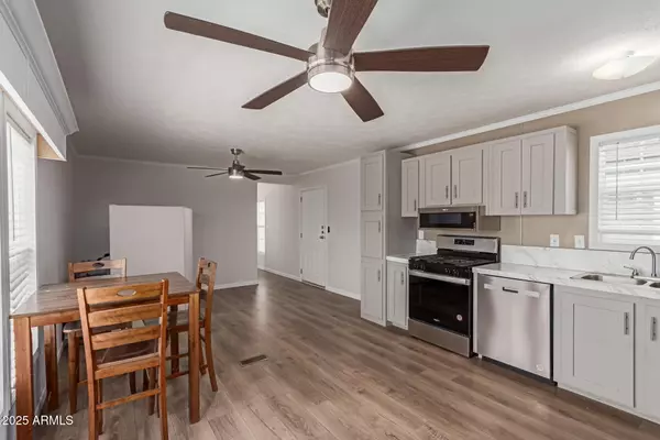 Phoenix, AZ 85009,2605 W VAN BUREN Street #111