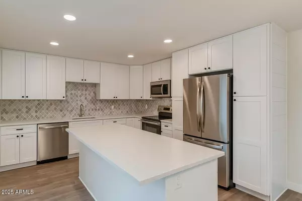 Phoenix, AZ 85016,2220 E HEATHERBRAE Drive