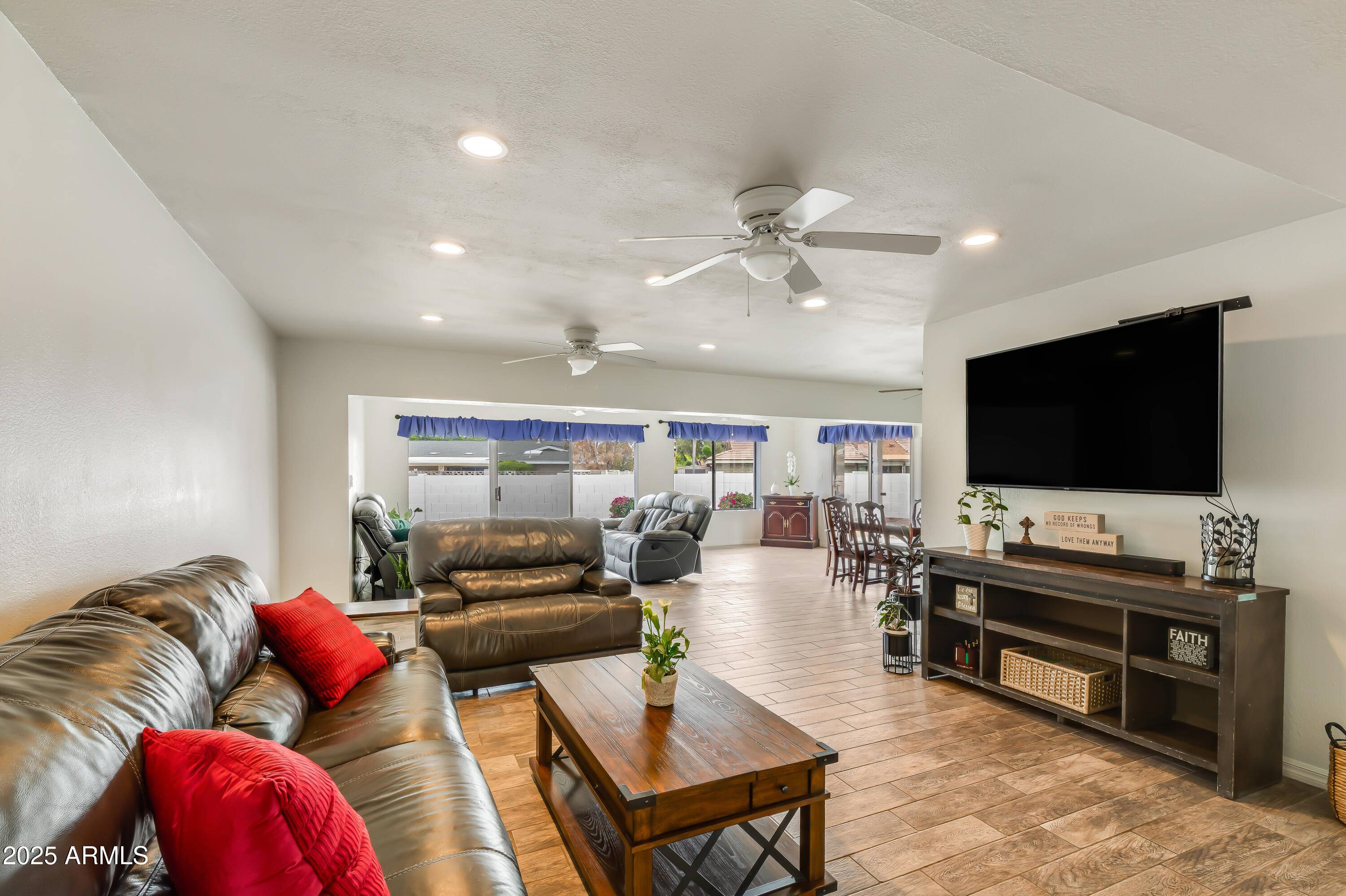 Phoenix, AZ 85022,6 E PIPING ROCK Road