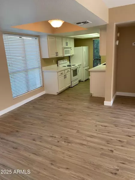 3131 W COCHISE Drive #218, Phoenix, AZ 85051