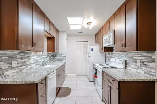 Surprise, AZ 85374,14300 W BELL Road ##100