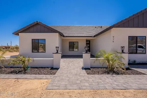 Apache Junction, AZ 85119,979 E SADDLE BUTTE Street