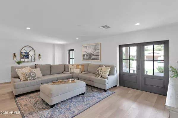 Phoenix, AZ 85028,11039 N 42ND Street