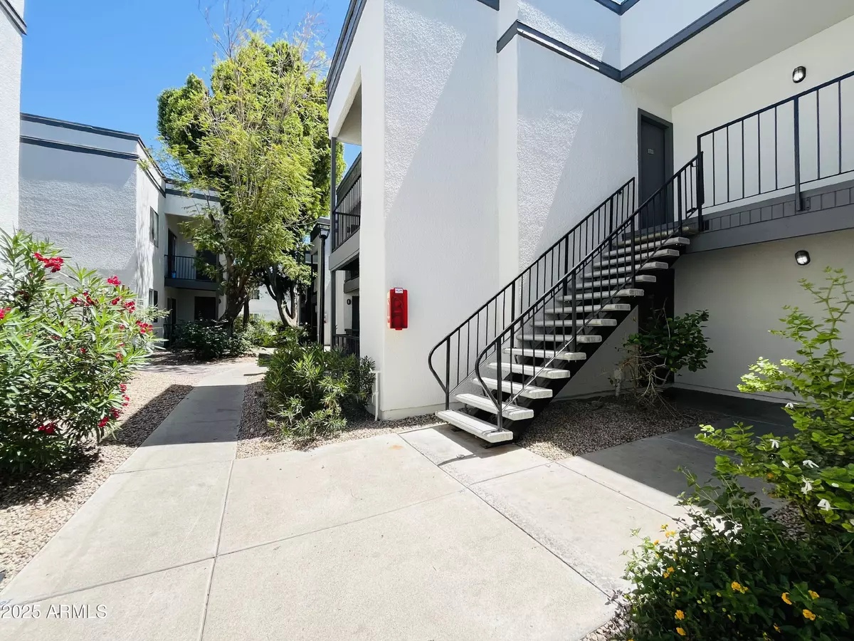 Phoenix, AZ 85013,740 W ELM Street #239