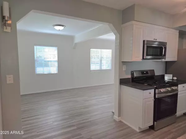 Phoenix, AZ 85013,930 W MACKENZIE Drive