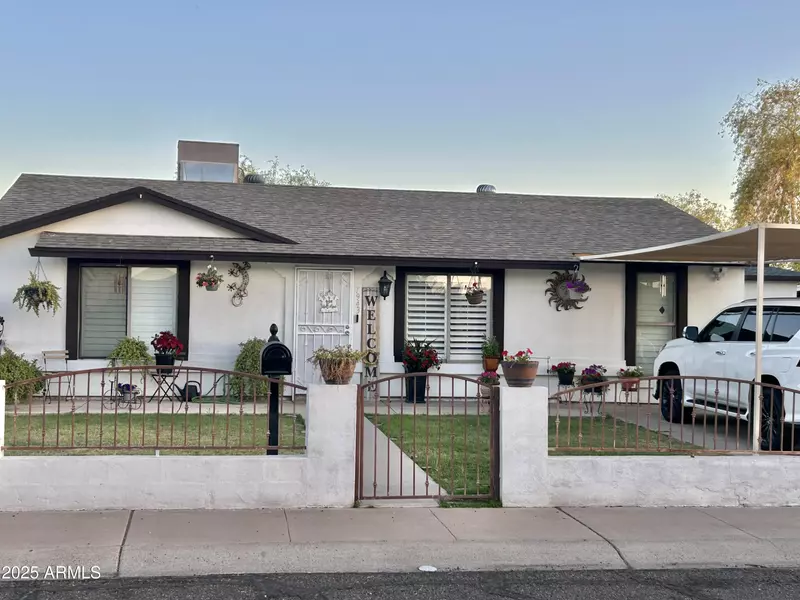 7943 W MARIPOSA Drive, Phoenix, AZ 85033