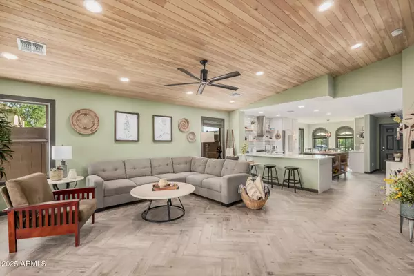 Gilbert, AZ 85297,4377 S SOBOBA Street