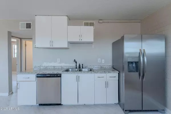 Phoenix, AZ 85009,3946 W MONTE VISTA Road