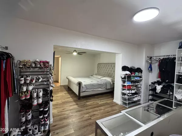 Glendale, AZ 85301,4902 W VISTA Avenue