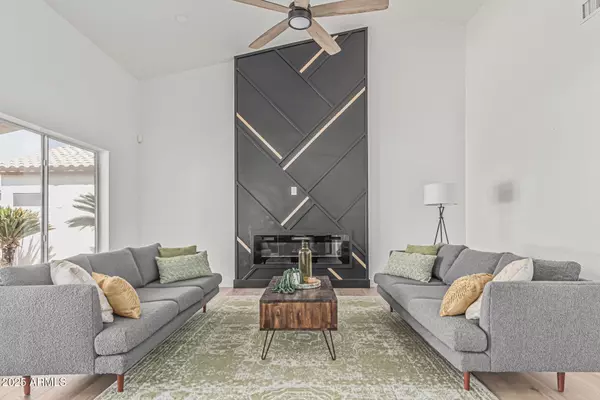 Gilbert, AZ 85233,862 W RAWHIDE Avenue