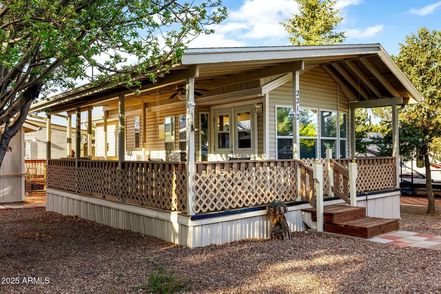 2212 WRANGLER Way, Overgaard, AZ 85933