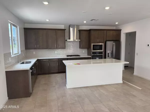 Phoenix, AZ 85085,2469 W ROWEL Road