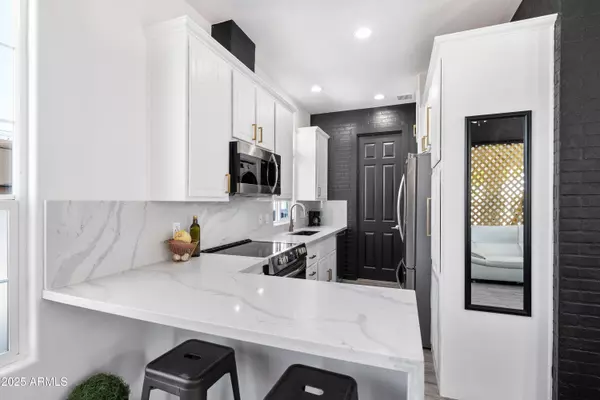 Mesa, AZ 85206,201 S GREENFIELD Road #215