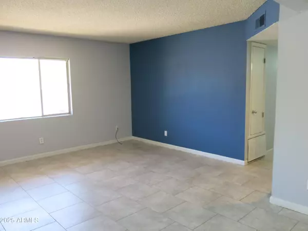 Phoenix, AZ 85020,1130 E BUTLER Drive #B4