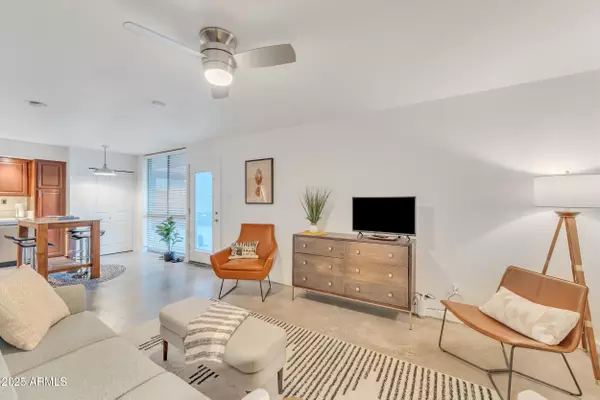 Phoenix, AZ 85014,1241 E MEDLOCK Drive #112