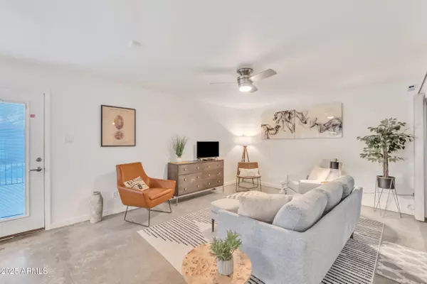 Phoenix, AZ 85014,1241 E MEDLOCK Drive #112