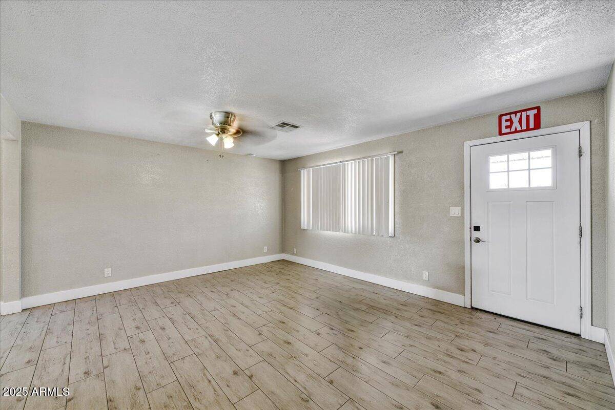 Phoenix, AZ 85032,15049 N 25TH Place