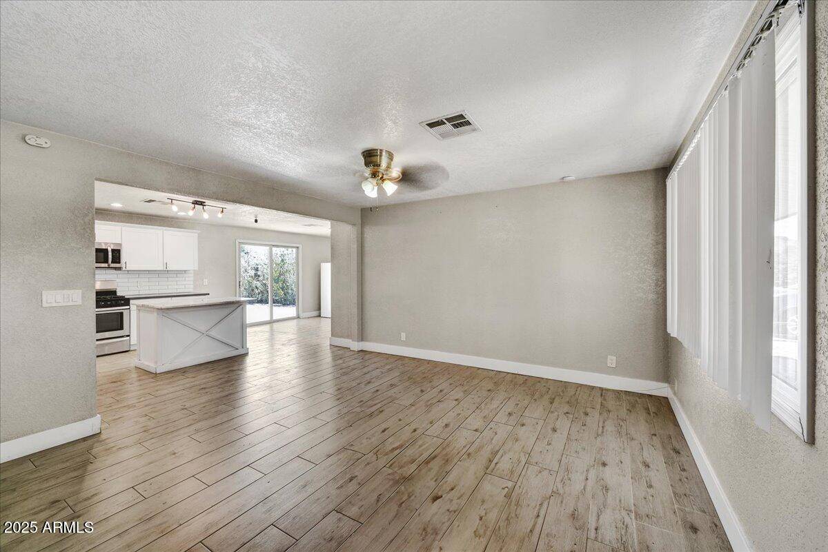 Phoenix, AZ 85032,15049 N 25TH Place