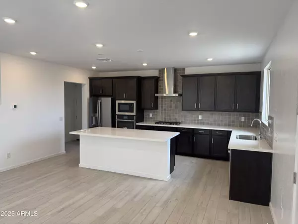 Phoenix, AZ 85085,2463 W ROWEL Road