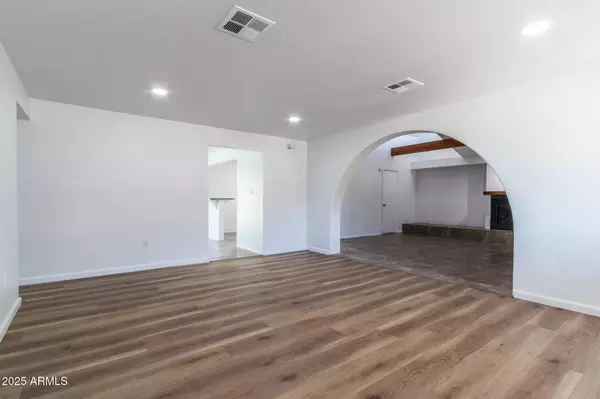 Phoenix, AZ 85029,1550 W WILLOW Avenue