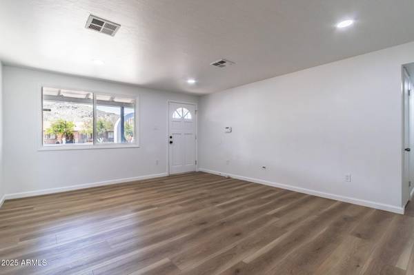 Phoenix, AZ 85029,1550 W WILLOW Avenue