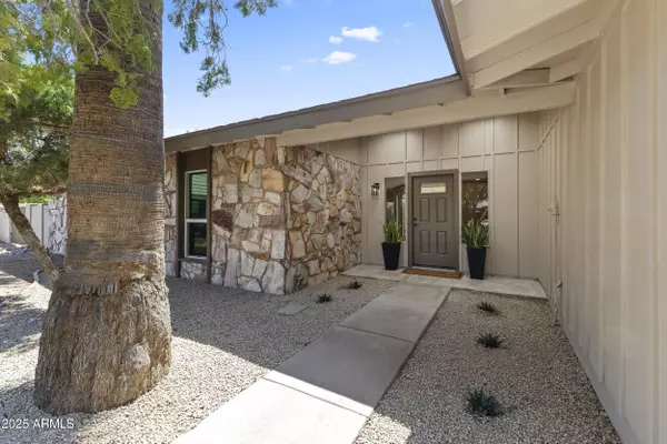 Phoenix, AZ 85023,211 W Braeburn Drive