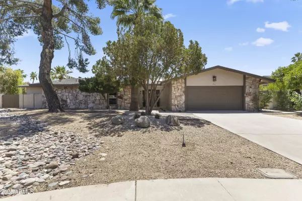 Phoenix, AZ 85023,211 W Braeburn Drive