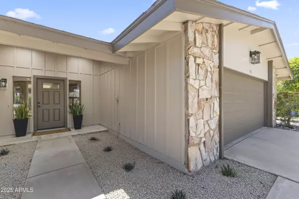 Phoenix, AZ 85023,211 W Braeburn Drive