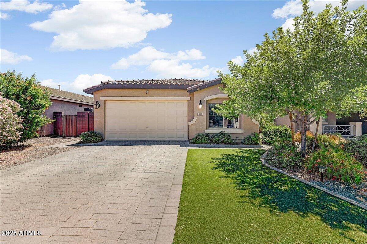 Queen Creek, AZ 85140,913 W LEADWOOD Avenue