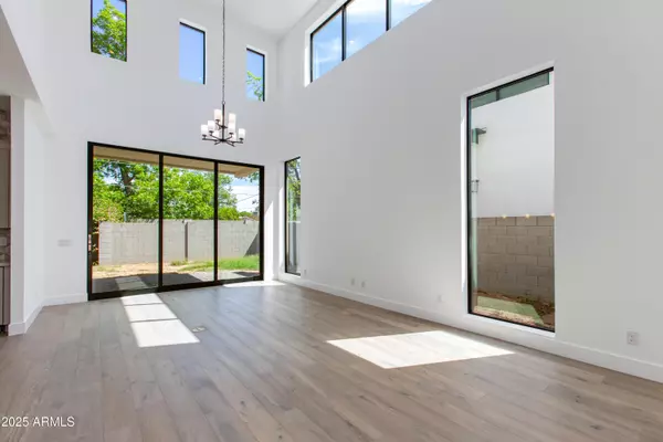 Phoenix, AZ 85021,100 W NORTHERN Avenue #12