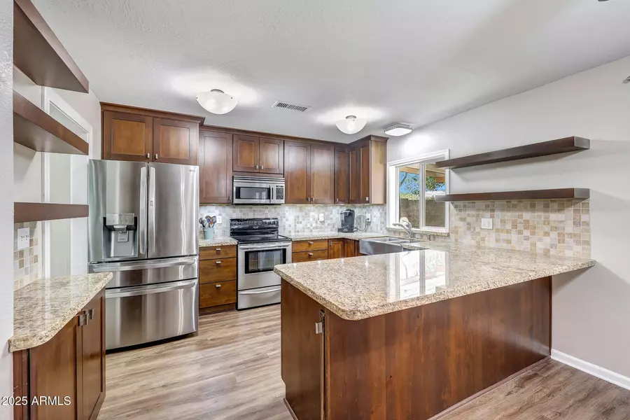 4808 W SHAW BUTTE Drive, Glendale, AZ 85304