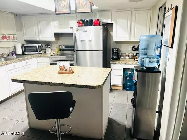 Phoenix, AZ 85015,2377 W HAZELWOOD Street