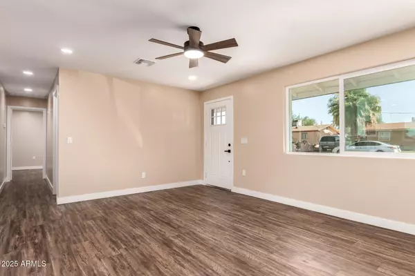 Phoenix, AZ 85032,2540 E HARTFORD Avenue