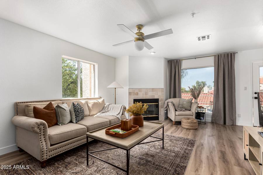 10080 E MOUNTAINVIEW LAKE Drive #327, Scottsdale, AZ 85258