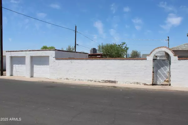 Phoenix, AZ 85014,1367 E Clarendon Avenue