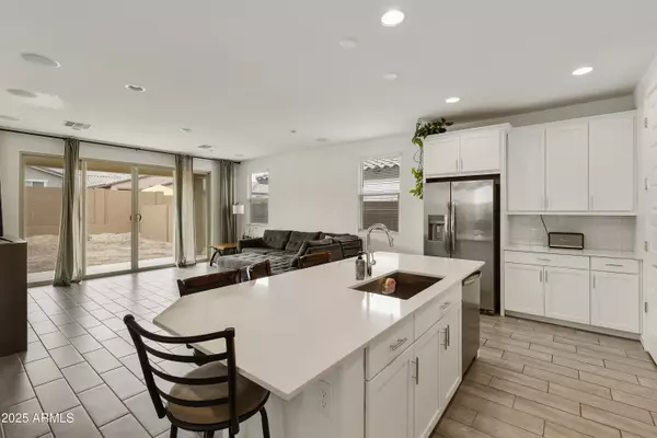 Phoenix, AZ 85041,1623 W PASEO Way