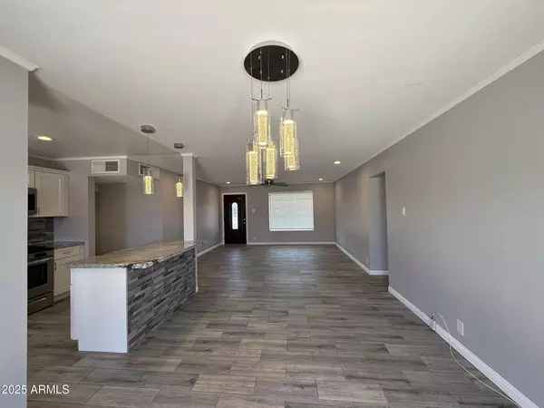 Phoenix, AZ 85015,5815 N 21ST Avenue