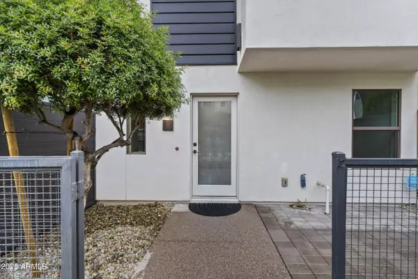 Phoenix, AZ 85004,325 E CORONADO Road #8