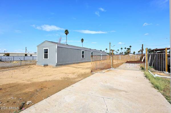 7041 N 80TH Drive, Glendale, AZ 85303
