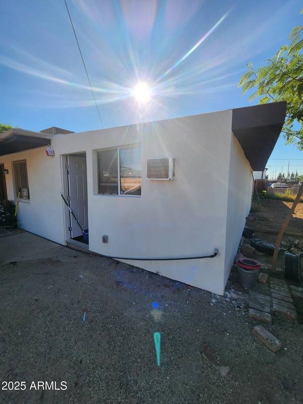 Phoenix, AZ 85029,1629 W desert cove Avenue