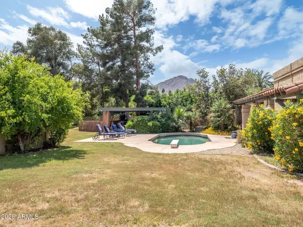 Paradise Valley, AZ 85253,6735 E SAN JUAN Avenue