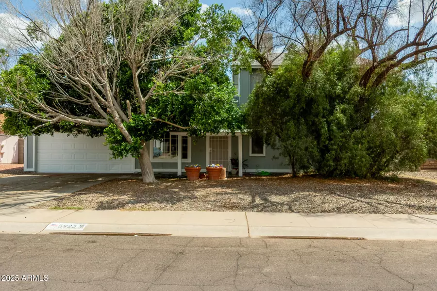 5923 W Mauna Loa Lane, Glendale, AZ 85306