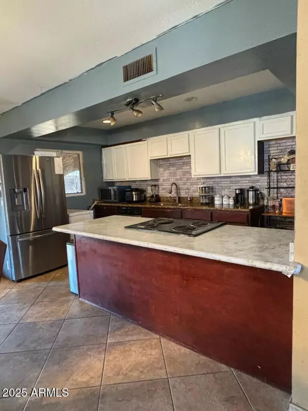 Phoenix, AZ 85033,6530 W TURNEY Avenue