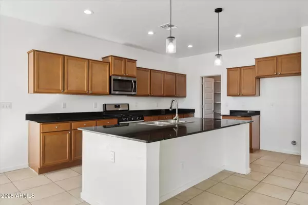 San Tan Valley, AZ 85140,37292 N YELLOWSTONE Drive
