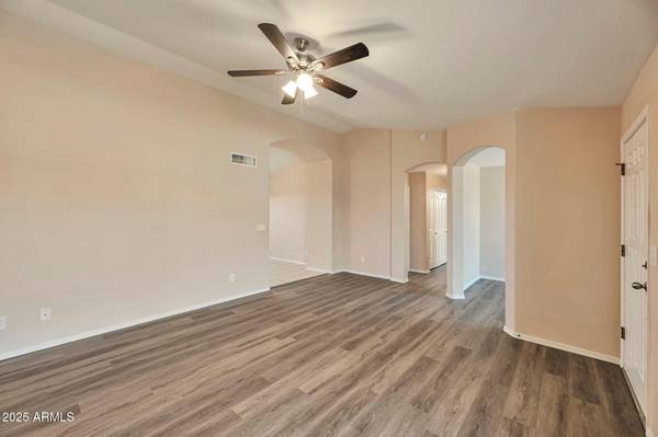 Phoenix, AZ 85022,825 E MICHIGAN Avenue