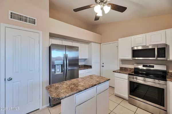 Phoenix, AZ 85022,825 E MICHIGAN Avenue