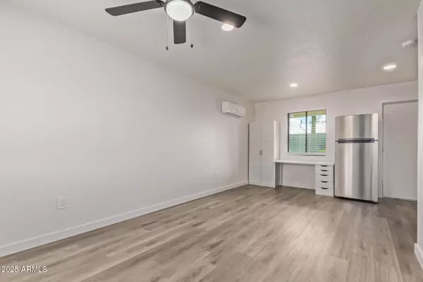 Phoenix, AZ 85020,1027 E DUNLAP Avenue